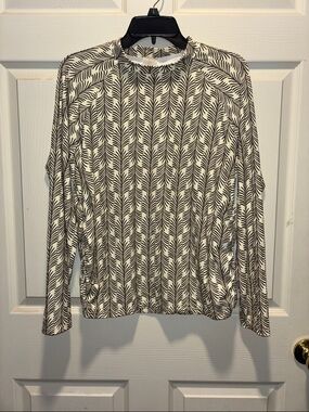 Long-Sleeve Black & White Leaf-Print Tee